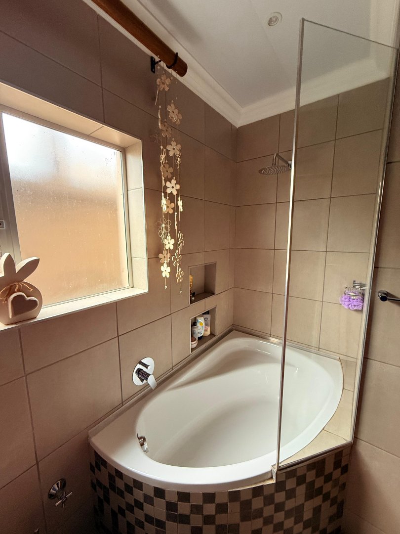 5 Bedroom Property for Sale in Doringkruin North West